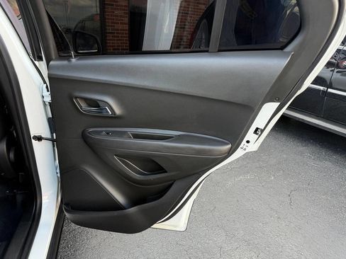 Used 2016 Chevrolet Trax LT w/ LT Sun and Sound Package image 22