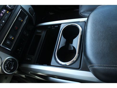 Used 2018 Nissan Titan SL w/ Chrome Package AWD/4WD image 32