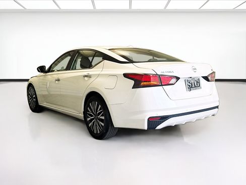 Used 2024 Nissan Altima 2.5 SV FWD image 6
