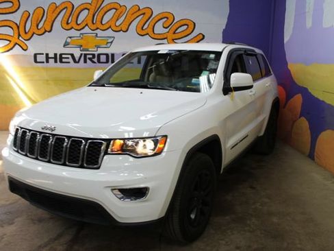 Used 2021 Jeep Grand Cherokee Laredo w/ Security & Convenience Group AWD/4WD image 7
