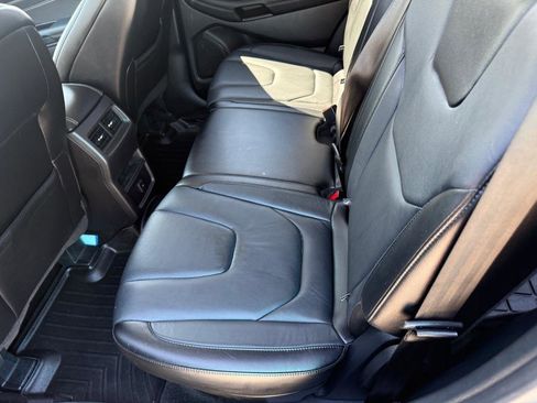 Used 2018 Ford Edge Titanium AWD/4WD image 18