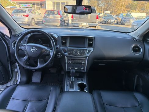 Used 2018 Nissan Pathfinder SL w/ SL Premium Package image 10