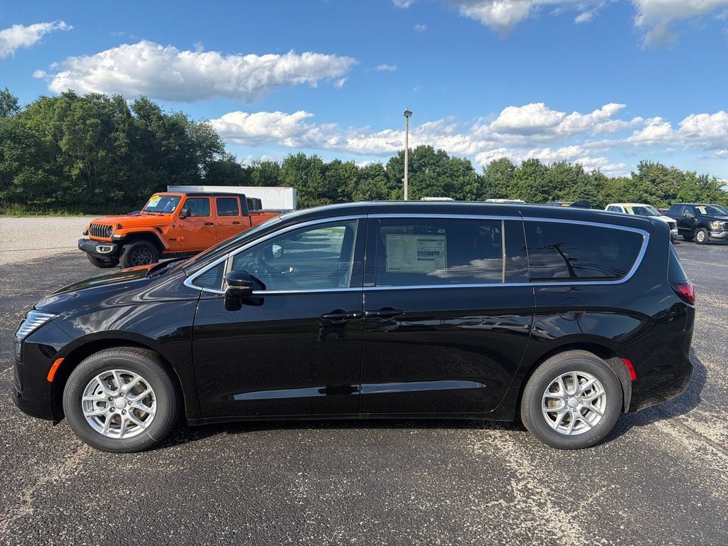 New 2027 Chrysler Pacifica Select w/ Family Tech Group FWD image 3