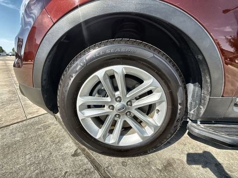 Used 2015 Ford Explorer XLT w/ Equipment Group 202A FWD image 10
