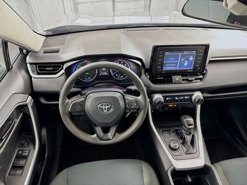 Used 2022 Toyota RAV4 LE AWD/4WD image 12
