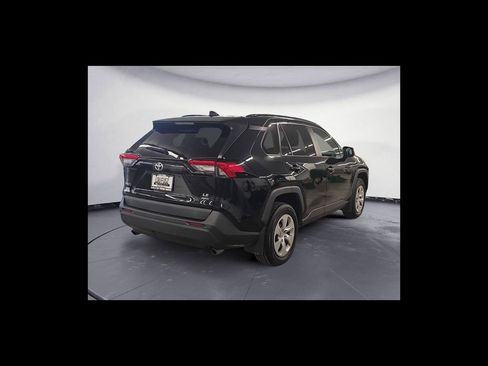 Used 2021 Toyota RAV4 LE AWD/4WD image 6