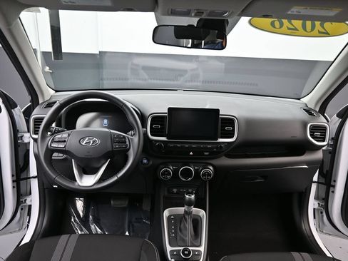 Certified 2026 Hyundai Venue SEL FWD image 10