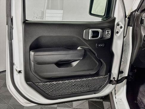 Certified 2025 Jeep Gladiator Sport AWD/4WD image 11