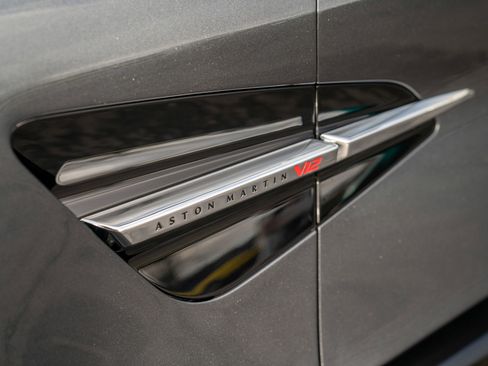 New 2025 Aston Martin Vanquish image 42