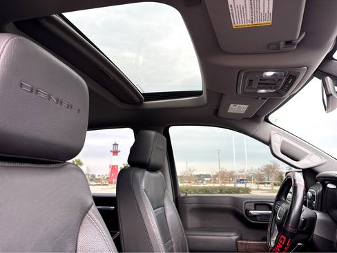 Used 2022 GMC Sierra 1500 Denali w/ Denali Premium Package image 10