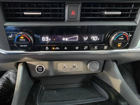 Used 2023 Nissan Rogue SV w/ SV Premium B Package AWD/4WD image 32