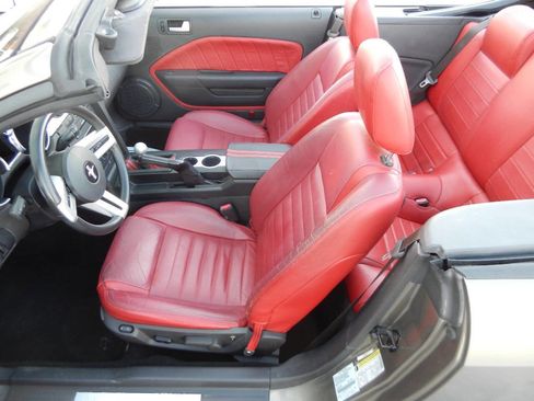 Used 2005 Ford Mustang GT Premium image 27