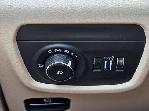 Certified 2024 Jeep Grand Cherokee Limited w/ Luxury Tech Group II AWD/4WD image 30