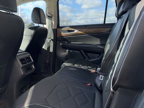 Certified 2024 Volkswagen Atlas SE w/ Panoramic Sunroof Package image 13