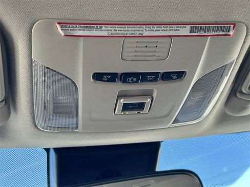 Used 2022 Toyota Corolla LE image 18