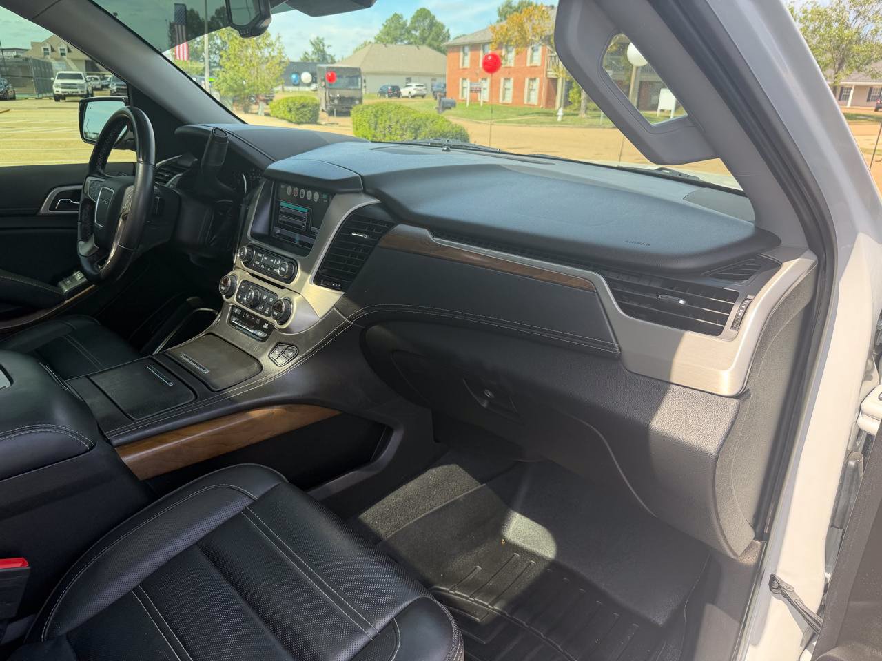 Used 2020 GMC Yukon Denali w/ Denali Premium Package RWD image 14