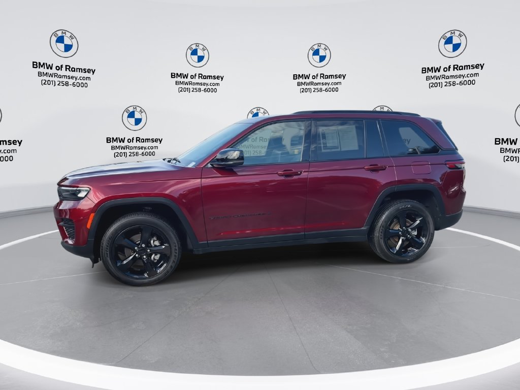 Used 2024 Jeep Grand Cherokee Altitude AWD/4WD image 5