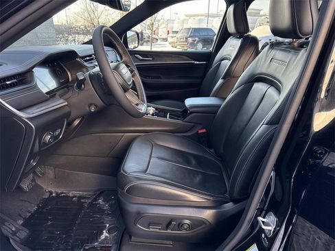 Used 2023 Jeep Grand Cherokee Overland image 18