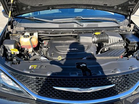 Used 2017 Chrysler Pacifica LX w/ Tire & Wheel Group image 34