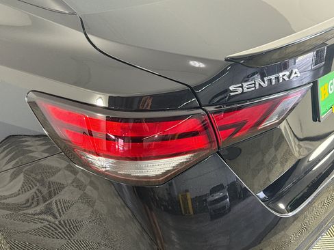 Used 2025 Nissan Sentra SR FWD image 36