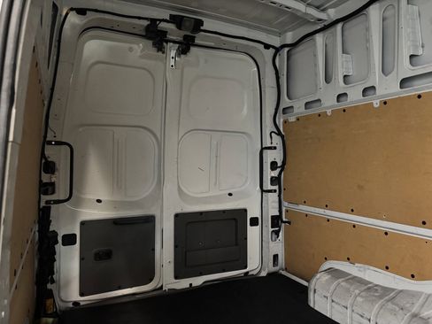 Used 2021 Nissan NV 2500 SV image 32