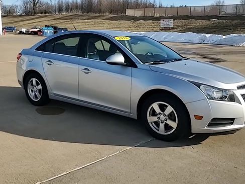 Used 2012 Chevrolet Cruze LT image 2