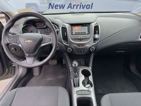 Used 2017 Chevrolet Cruze LT w/ Convenience Package image 12