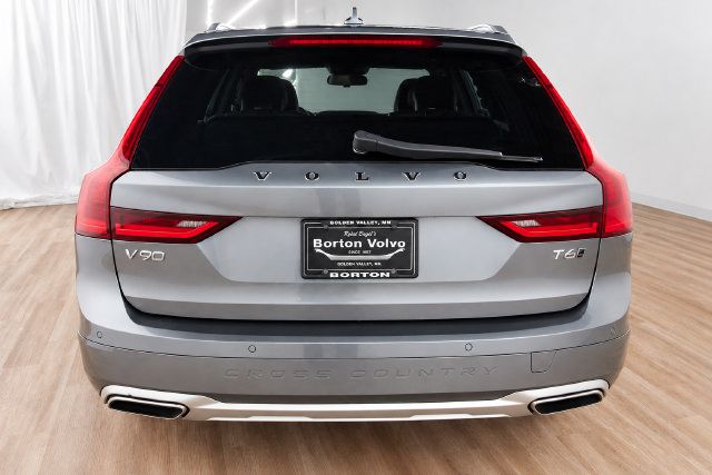 Used 2017 Volvo V90 T6 Cross Country AWD/4WD image 4