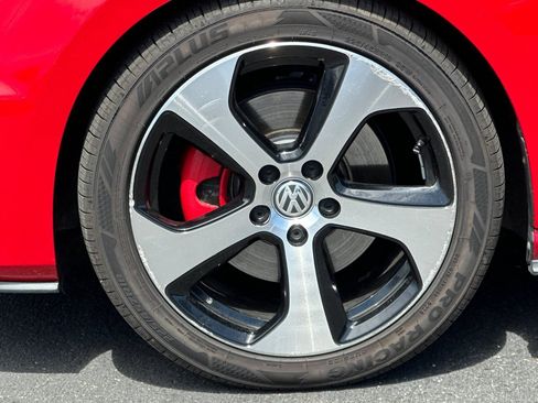 Used 2015 Volkswagen GTI S FWD image 40