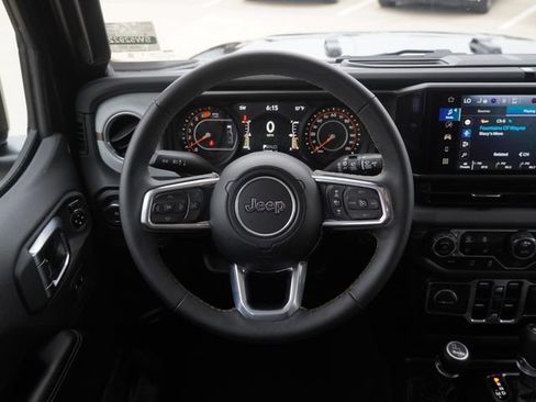 Used 2025 Jeep Wrangler Unlimited Sahara AWD/4WD image 15