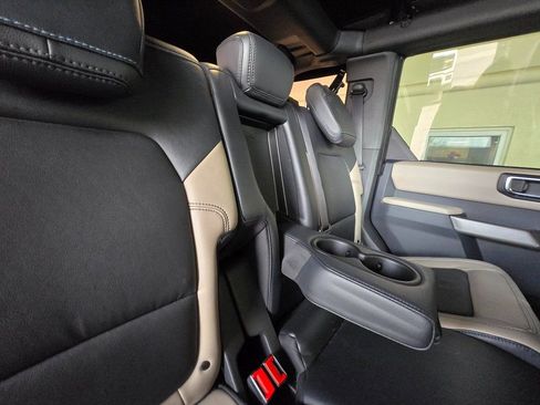 Used 2023 Ford Bronco Wildtrak image 31