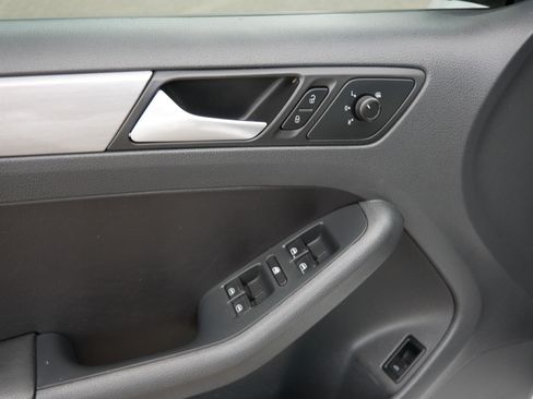 Used 2016 Volkswagen Jetta Sport FWD image 20