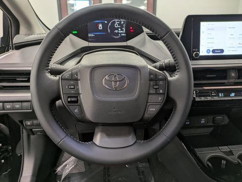 Used 2025 Toyota Prius LE image 20