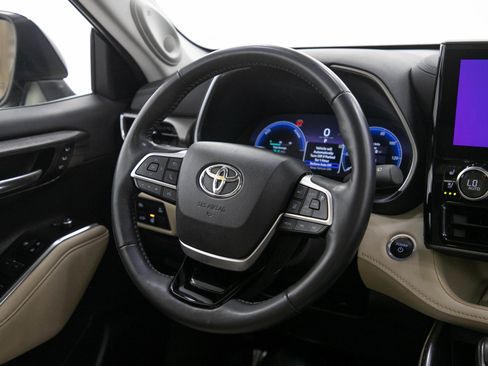 Used 2024 Toyota Highlander Limited AWD/4WD image 14
