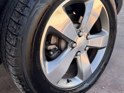 Used 2014 Jeep Grand Cherokee Overland image 18