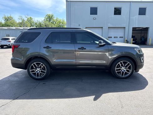 Used 2017 Ford Explorer Sport w/ Equipment Group 401A AWD/4WD image 2