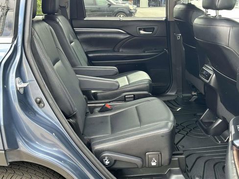 Used 2017 Toyota Highlander Limited AWD/4WD image 7