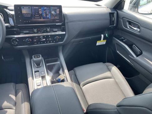 New 2026 Nissan Pathfinder SL FWD image 15