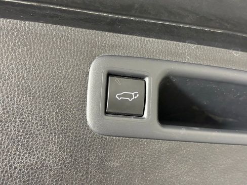 Used 2021 Toyota Highlander Limited image 38