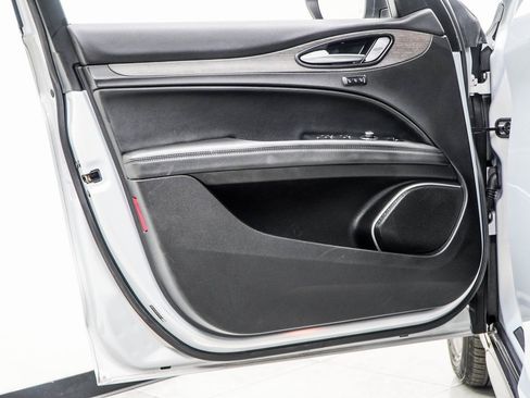 Used 2023 Alfa Romeo Stelvio Ti image 43