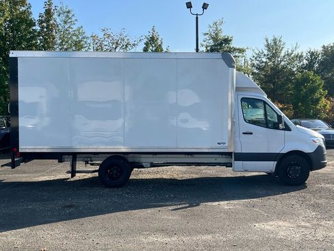 Used 2024 Mercedes-Benz Sprinter 4500 image 9
