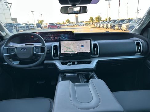 New 2025 Ford Expedition Active image 12