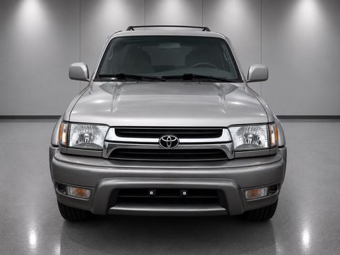 Used 2001 Toyota 4Runner Limited AWD/4WD image 2