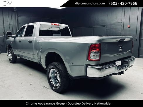 Used 2024 RAM 3500 Tradesman w/ Chrome Appearance Group AWD/4WD image 5