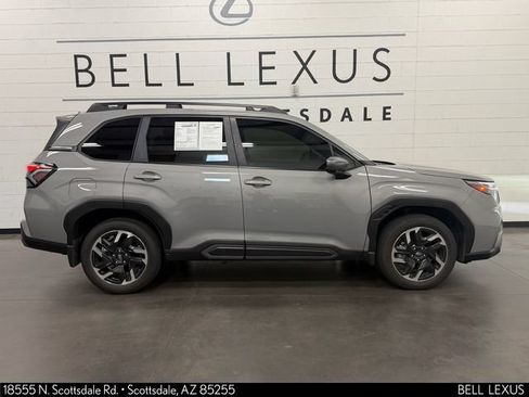 Used 2025 Subaru Forester Limited AWD/4WD image 3