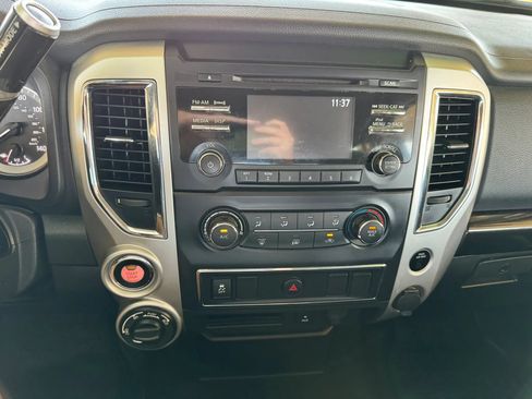 Used 2018 Nissan Titan SV AWD/4WD image 14