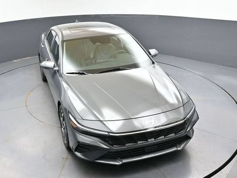Used 2026 Hyundai Elantra Limited FWD image 43