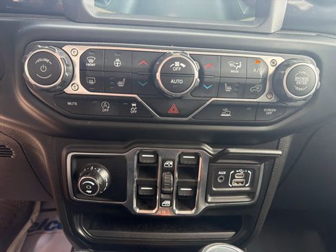 Used 2022 Jeep Gladiator Sport AWD/4WD image 18