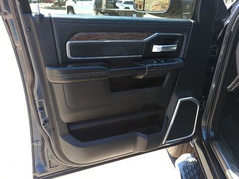 Used 2021 RAM 2500 Laramie AWD/4WD image 16