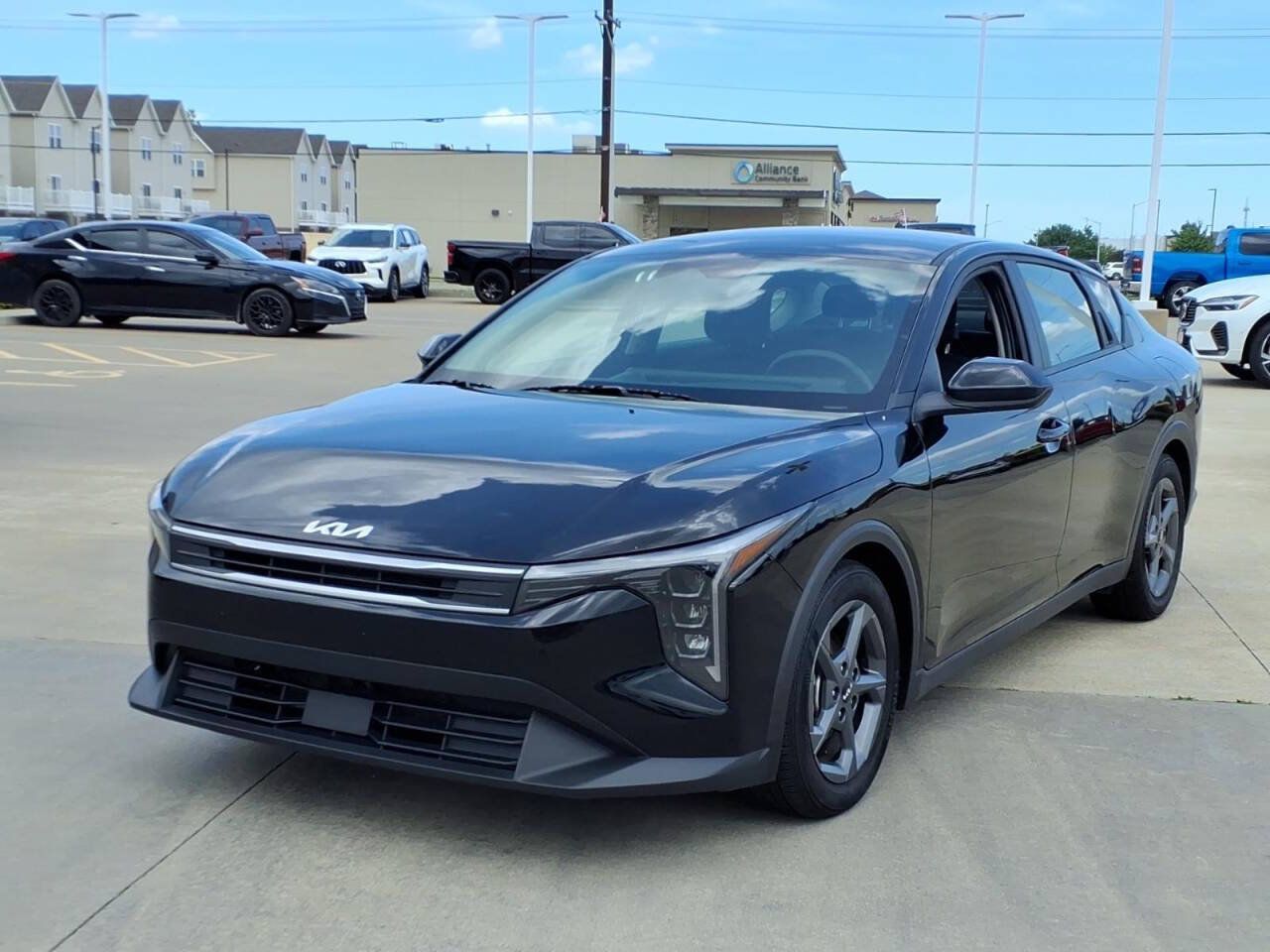 Used 2025 Kia K4 FWD image 2